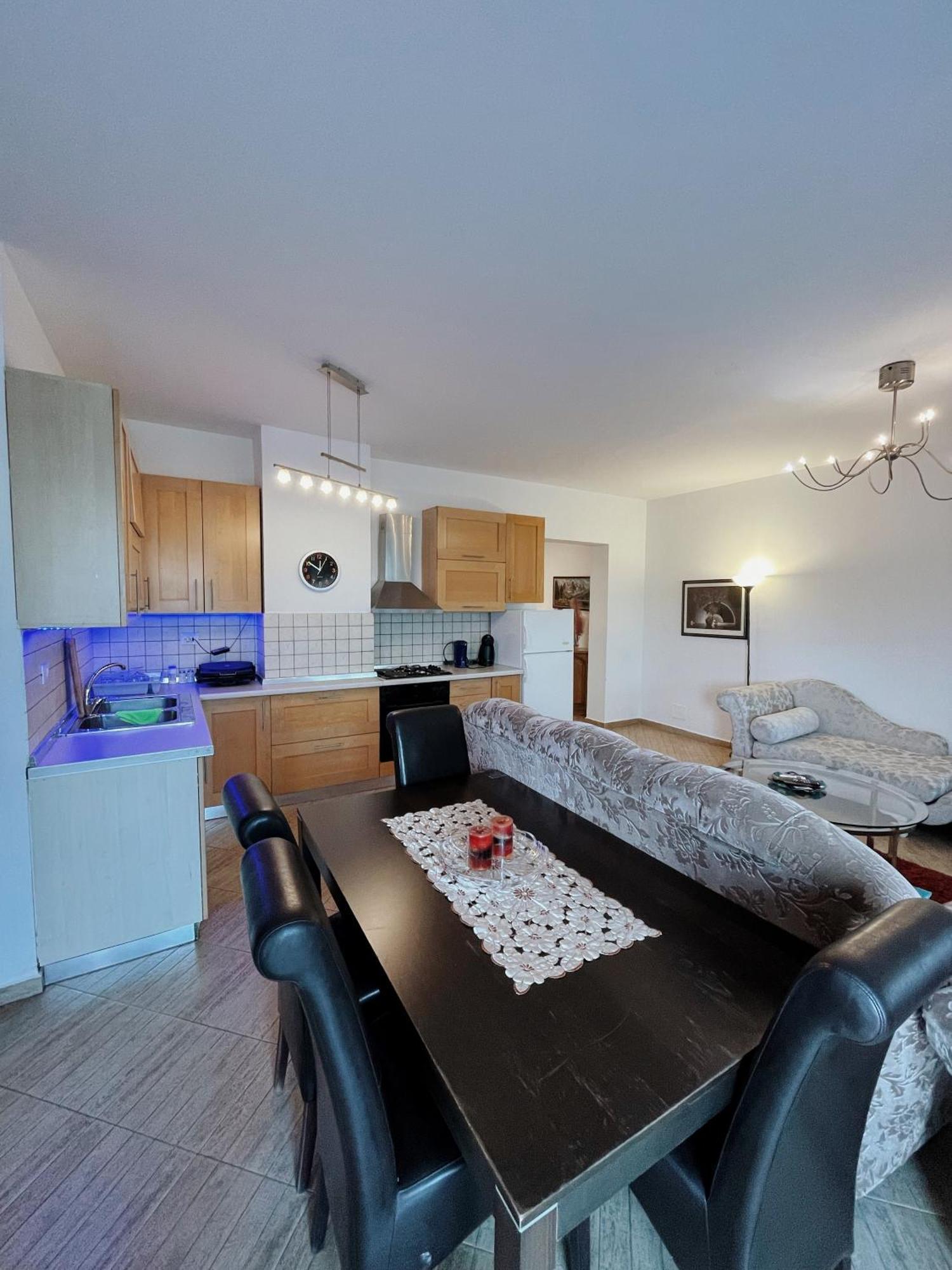 Lovely Apartment Tirana Bagian luar foto